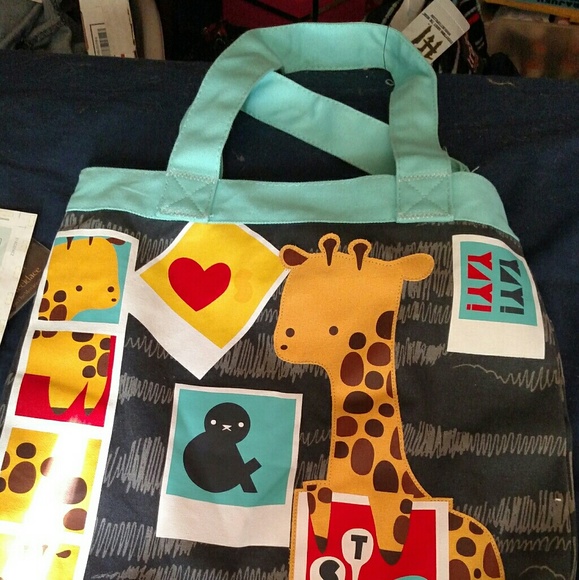 Crowded teeth tote. - Picture 3 of 4